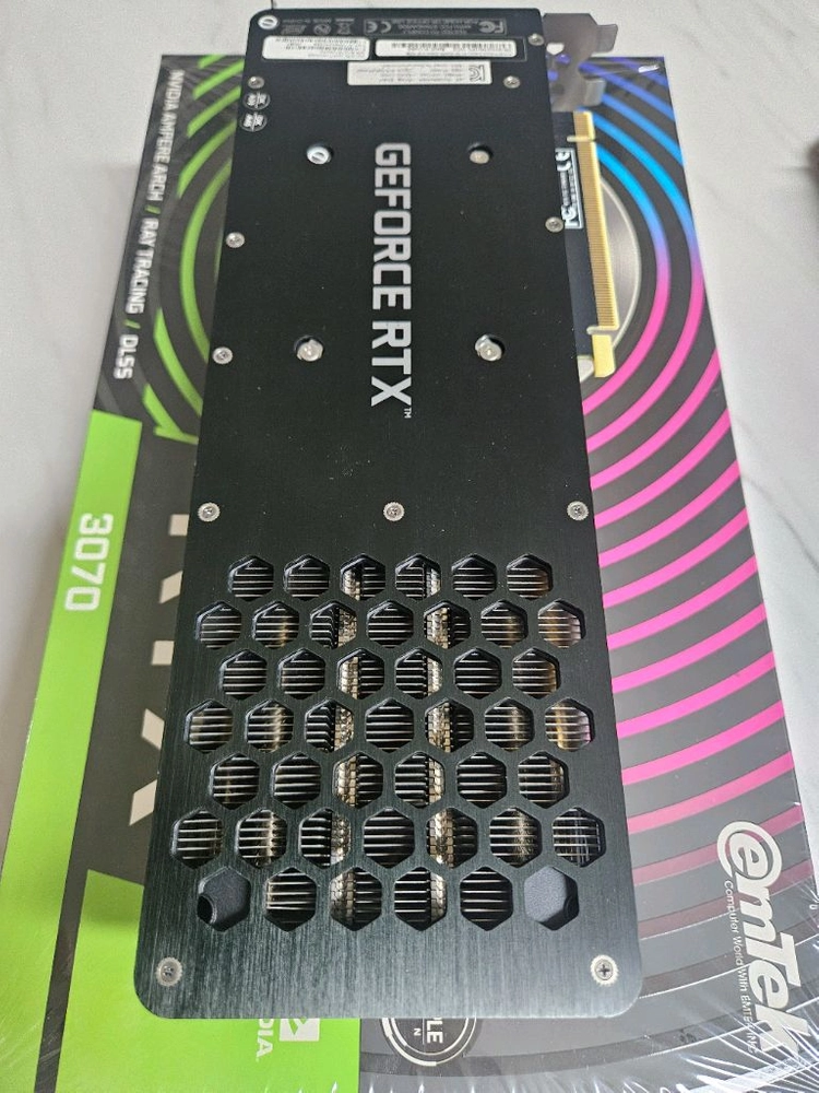 이엠텍 RTX 3070 블랙 에디션 그래픽카드 이미지