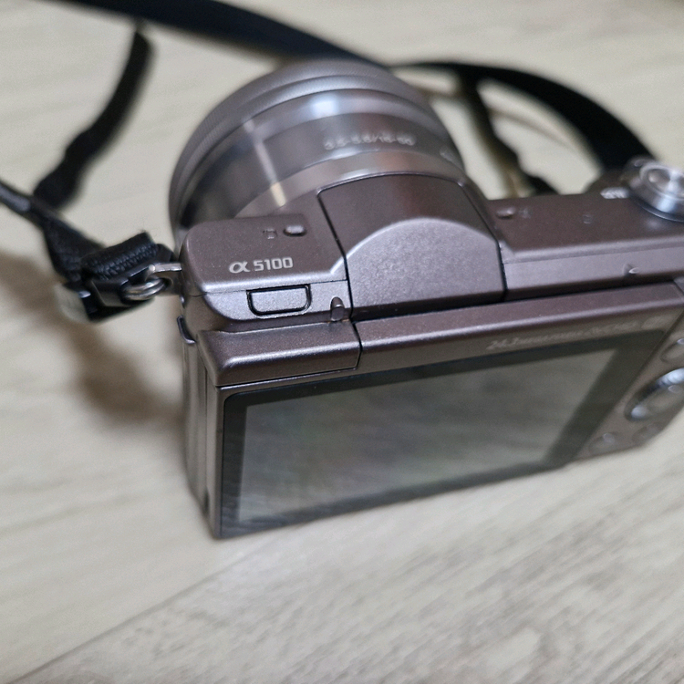 소니 A5100 미러리스 카메라 (실버) 이미지