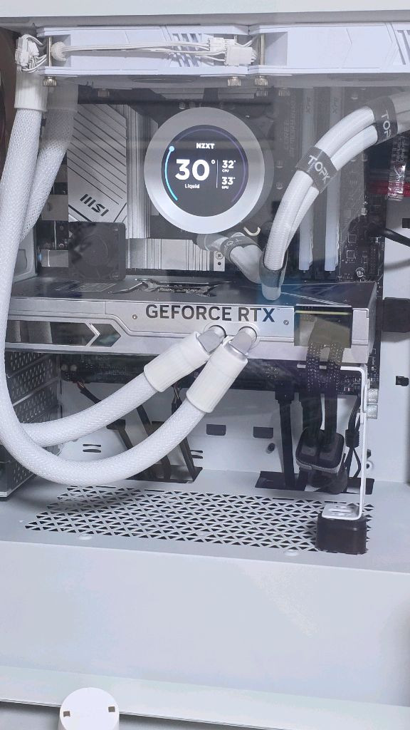 넵튠 rtx4070 수냉식 그래픽카드 팝니다. 이미지