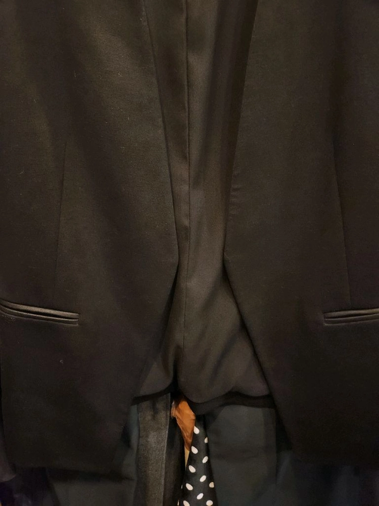 띠어리 블랙 자켓 이미지