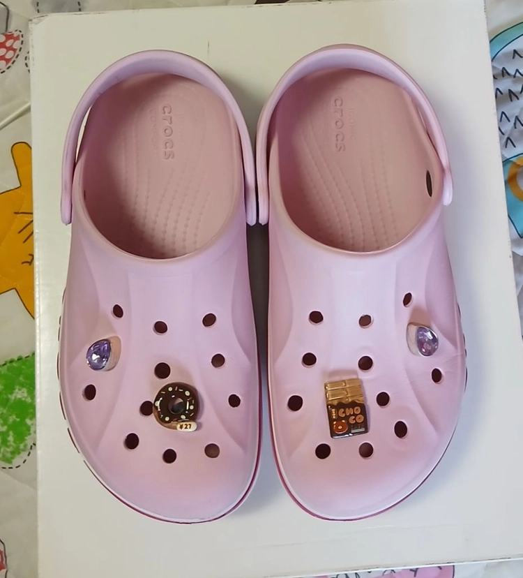 크록스정품 J2 210 발레리나핑크 지비츠포함 이미지