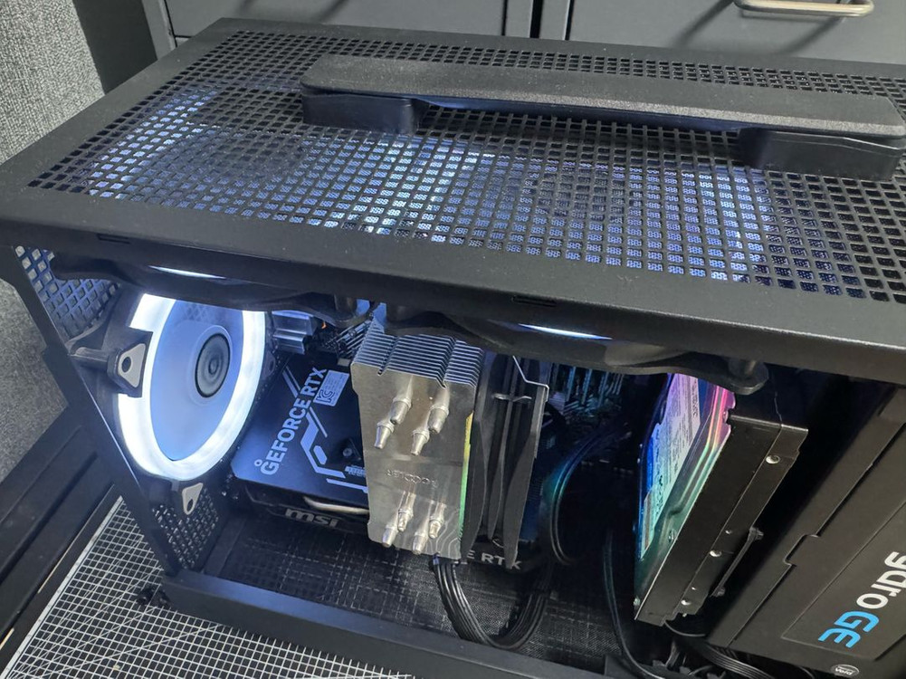 데스크탑 라데온5 5600x, RTX 4060 Ti, 64G 이미지