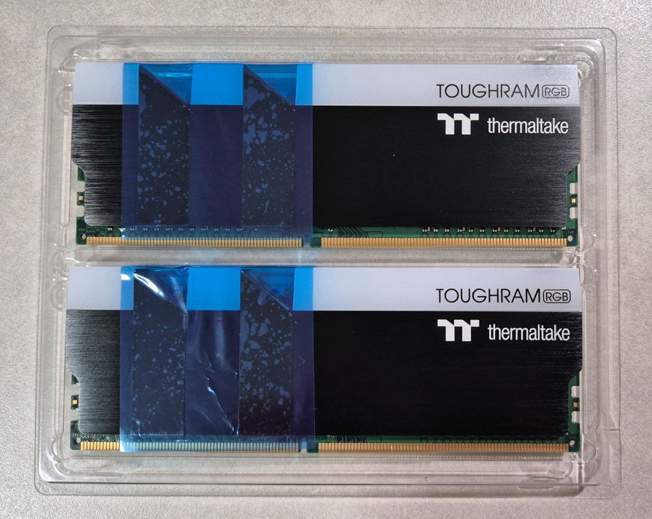 써멀테이크 DDR4 16GB 3600 CL18 TOUGHRAM RGB 블랙 (16GB(8Gx2)) 이미지