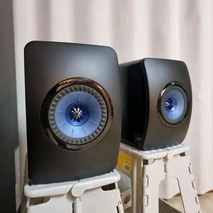 KEF LS50 스피커 이미지