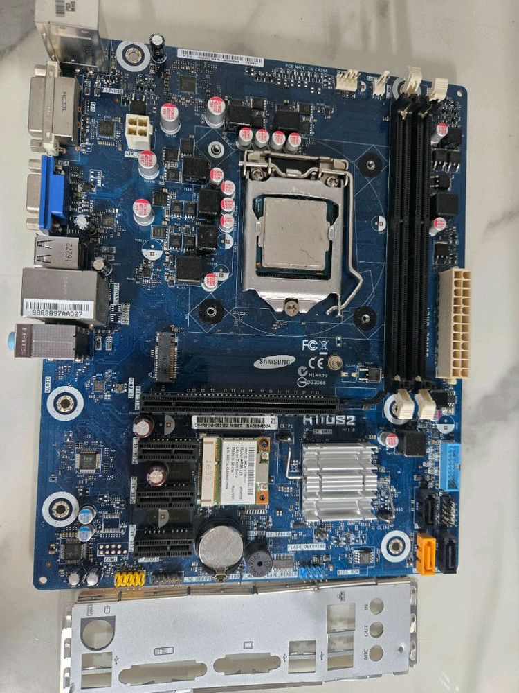 삼성 H110S2 메인보드 i5 6400 부품용으로 판매합니다. 사진에서 보시는 것처럼 메인보드 상태는 괜찮아 보입 이미지