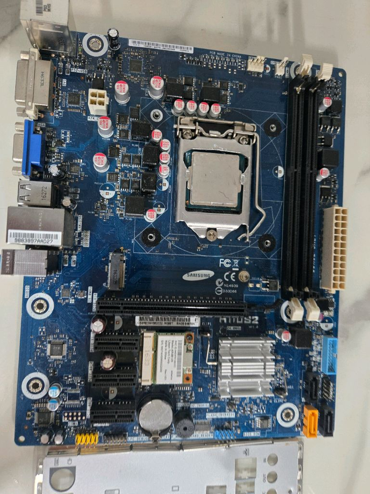삼성 H110S2 메인보드 i5 6400 부품용으로 판매합니다. 사진에서 보시는 것처럼 메인보드 상태는 괜찮아 보입 이미지