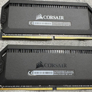 커세어 도미네이터 DDR4 32GB(16GBx2) 이미지