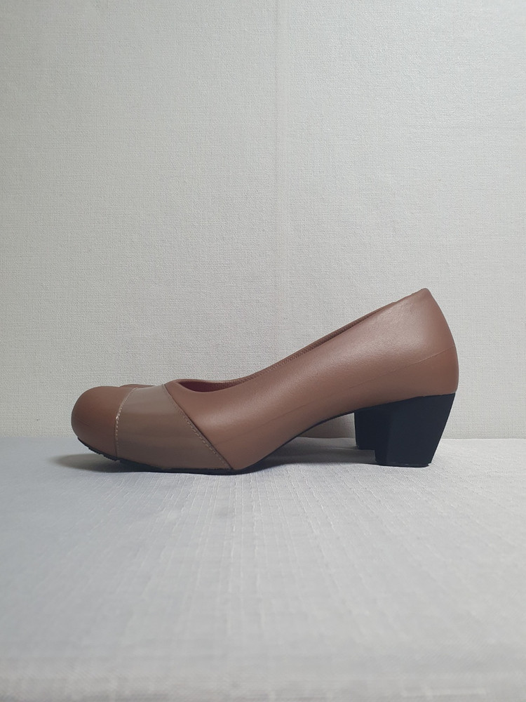 크록스 지안나 힐 펌프스 브론즈 미들힐 캡토 250mm 이미지