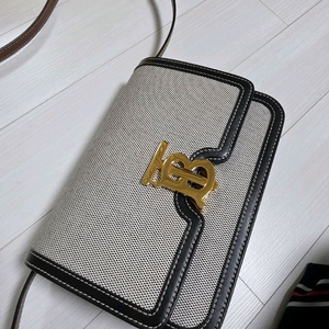 버버리 TB백 스몰사이즈 탄 이미지