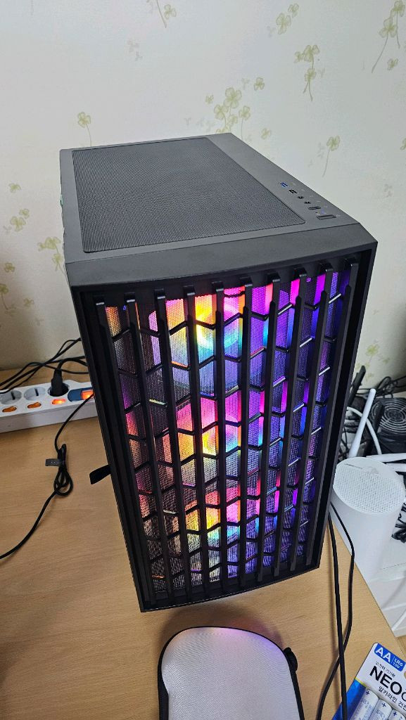 7800x3d / 5060ti / ddr5 32g램 / 1tb ssd 본체 팝니다. 이미지