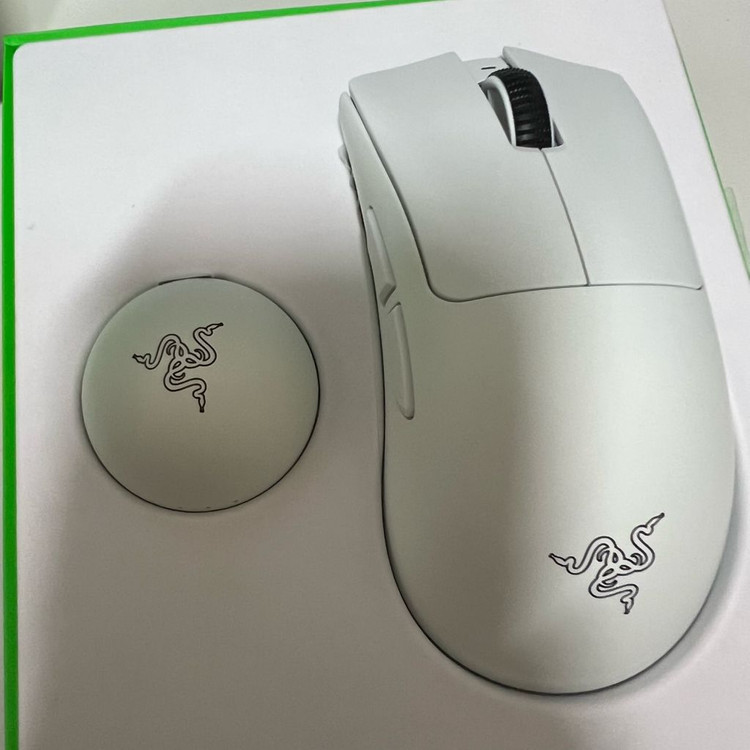 레이저 데스에더 V4 PRO 화이트 이미지