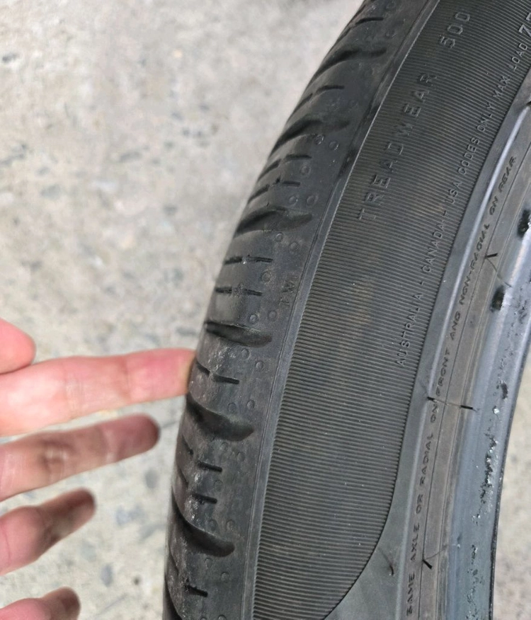 피렐리 Pzero 245/40 R20 흡음타이어 팝니다 이미지
