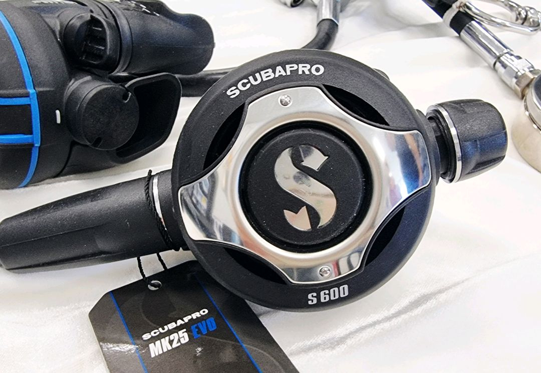 스쿠버프로 MK25 딘, S600, R105(블랙), 63mm싱글게이지/ 스킨스쿠버 호흡기 이미지