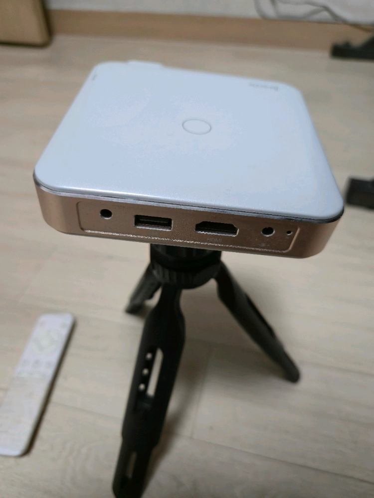 저스 미니빔 프로젝터 ZS-5400 + 120인치 벽걸이 스크린터 이미지