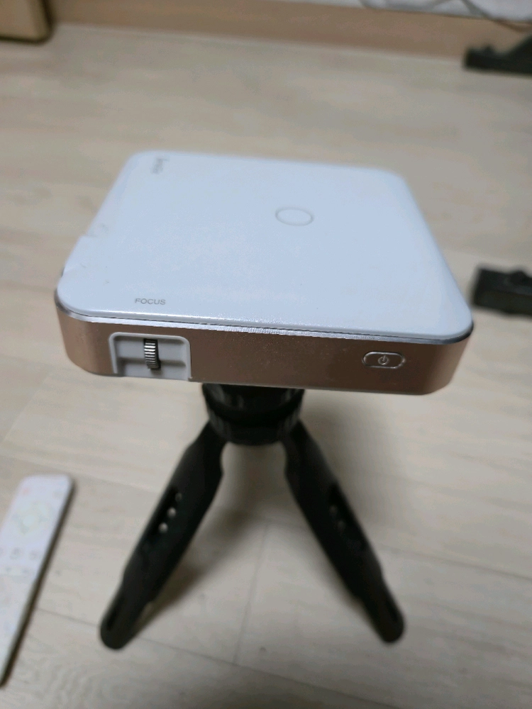저스 미니빔 프로젝터 ZS-5400 + 120인치 벽걸이 스크린터 이미지