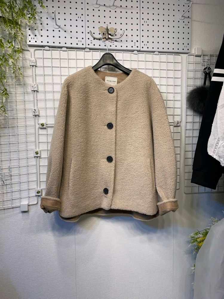 새옷 M 라운드넥 퍼 양털 코트 자켓 베이지 써스데이아일랜드 이미지