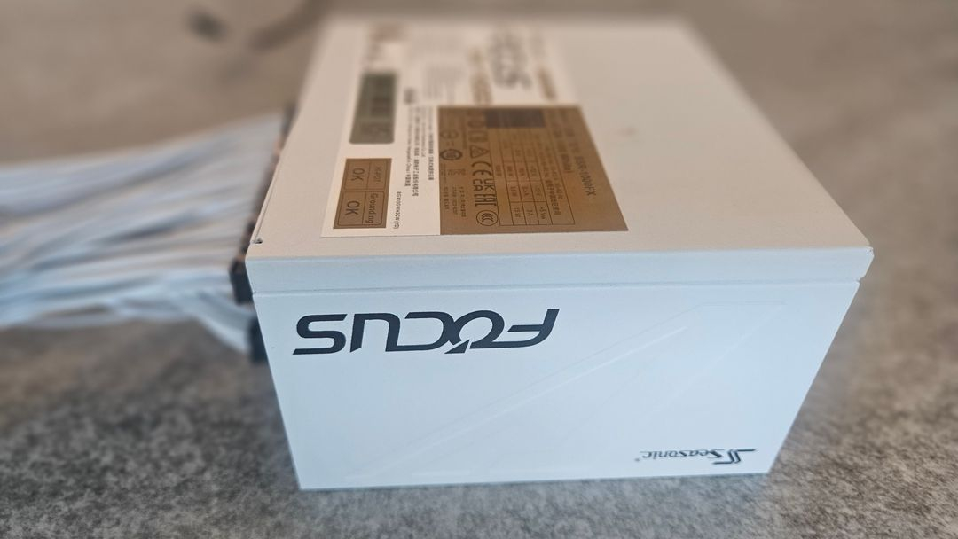 [중고/컴스빌정품/S급] 시소닉 NEW FOCUS V4 GX-1000 GOLD 풀모듈러 ATX3.1 화이트 이미지