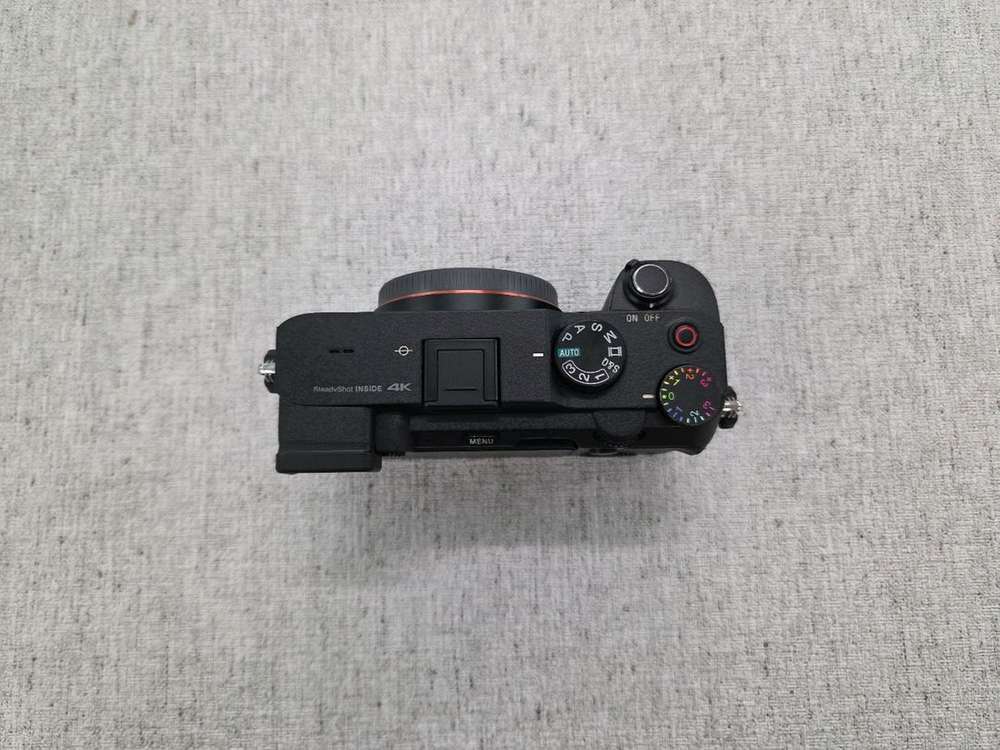 소니 A7C 풀프레임 미러리스 카메라 이미지