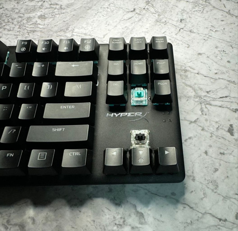 킹스톤 HyperX 커스텀 풀윤활 기계식 키보드 이미지