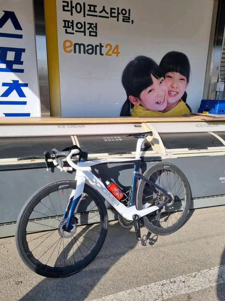 피나렐로 도그마F 프레임셋 이미지
