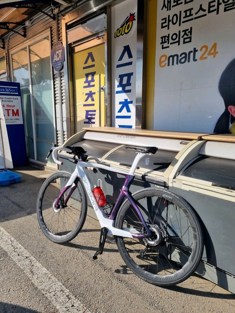 피나렐로 도그마F 프레임셋 이미지