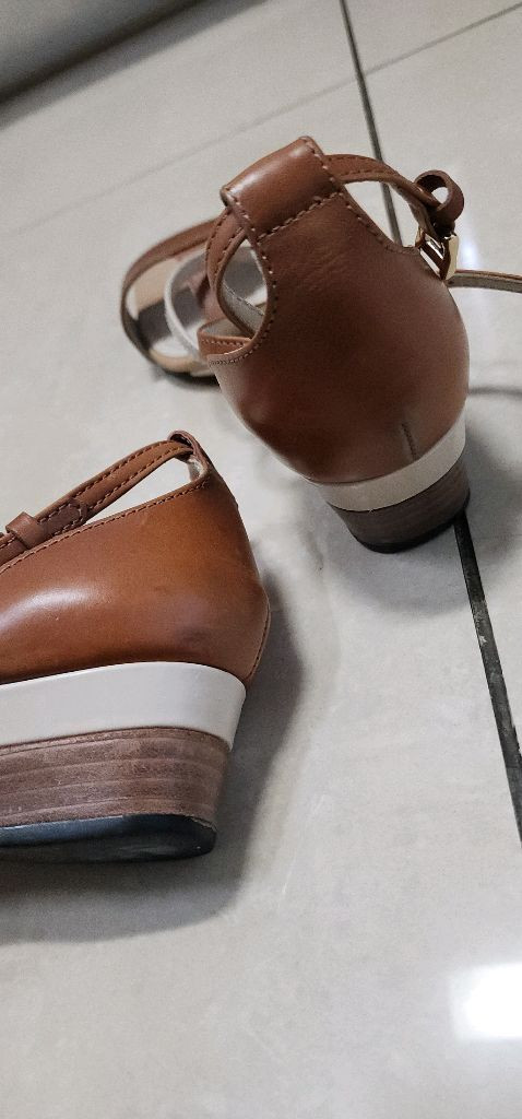 토즈 TODS 여성샌들 250~ 미우미우 부츠 255 이미지