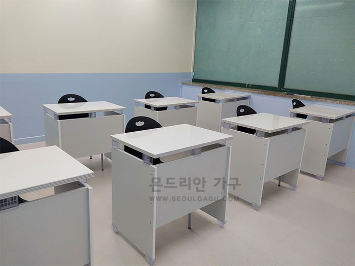 교실용 책상 의자 이미지