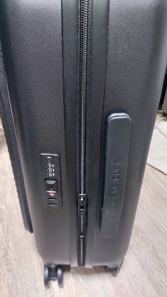 (새제품)정품 만다리나덕 캐리어 20인치 TANK CASE 기내용 사이즈 블랙,블루 이미지