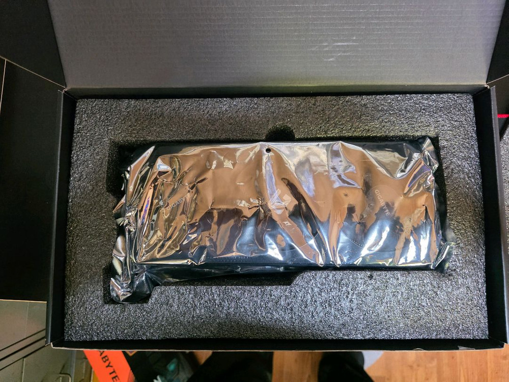 기가바이트 라데온 RX 9070 XT 게이밍 OC 이미지