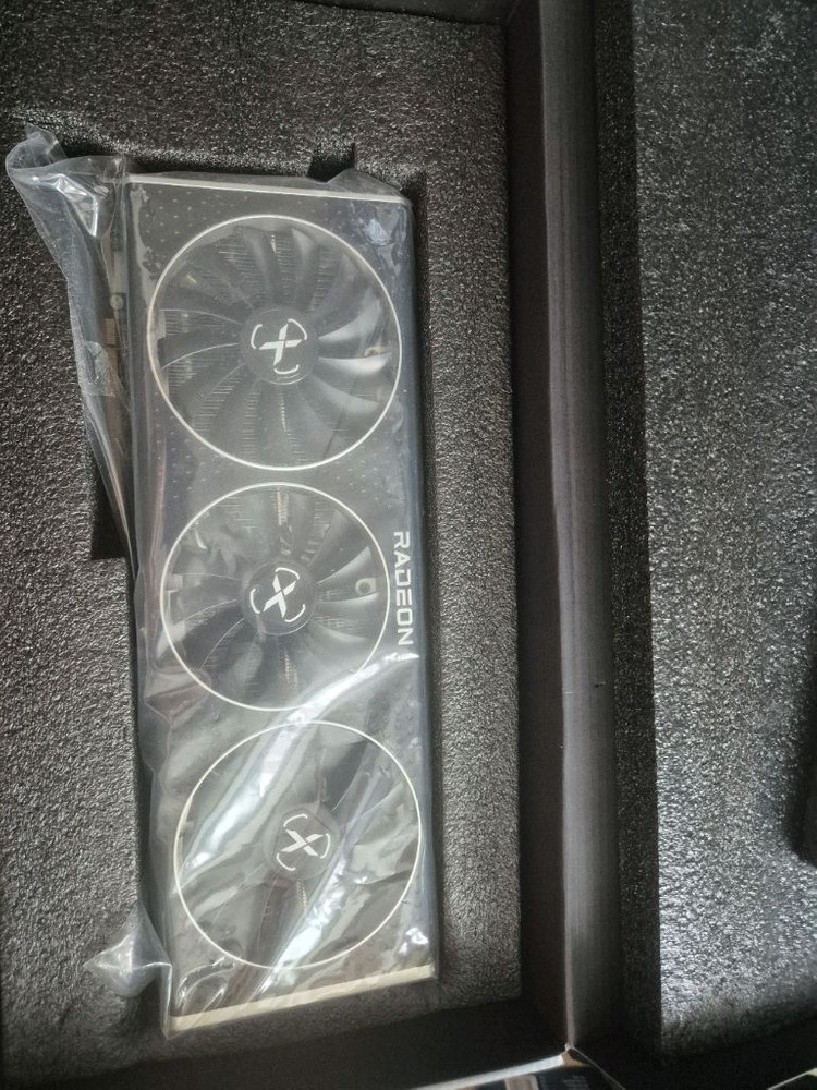 라데온xtx RX 6800 XT merc 그래픽카드 이미지