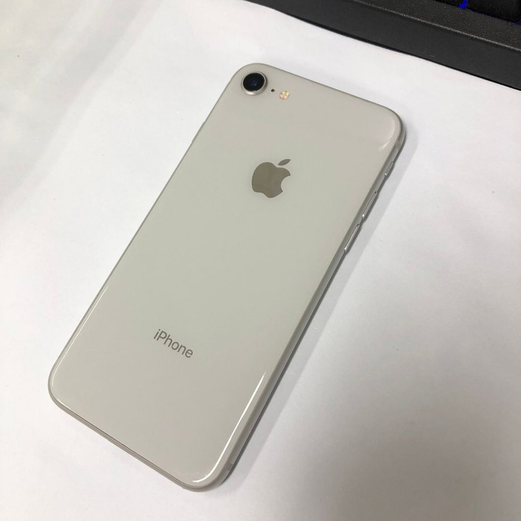 아이폰8 64GB 실버 A급 중고폰 배터리100% 인스타 사진폰 213444 이미지