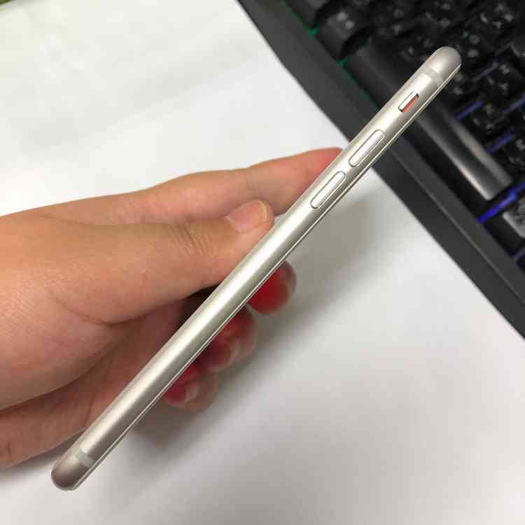 아이폰8 64GB 실버 A급 중고폰 배터리100% 인스타 사진폰 213444 이미지