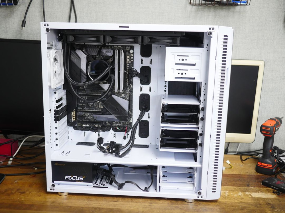 고사양 컴퓨터 PC 본체 i9-9900K 16GB SSD512GB 빅타워 수냉식쿨러 이미지