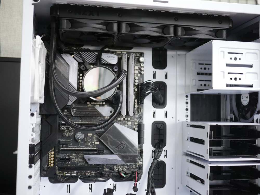 고사양 컴퓨터 PC 본체 i9-9900K 16GB SSD512GB 빅타워 수냉식쿨러 이미지