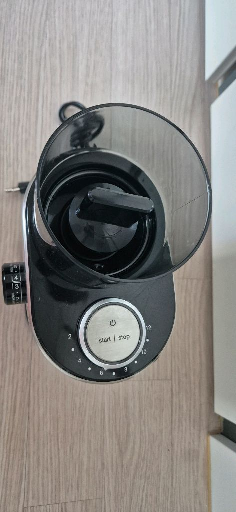 브라운. 원두 그라인더 이미지