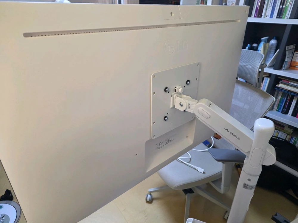 lg 스마트 모니터 43인치 43sq700sw + 스마트무빙 스탠드 이미지
