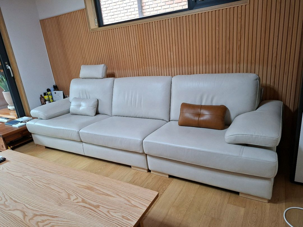 모던하고 심플한 4인용 이태리 가죽소파 이미지