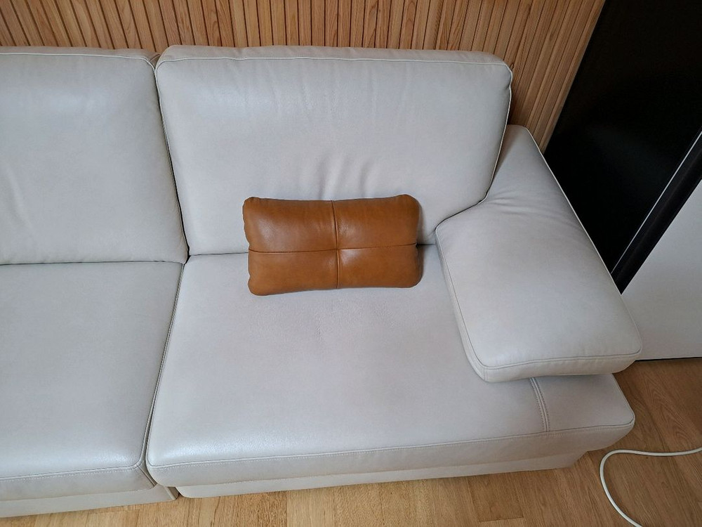 모던하고 심플한 4인용 이태리 가죽소파 이미지
