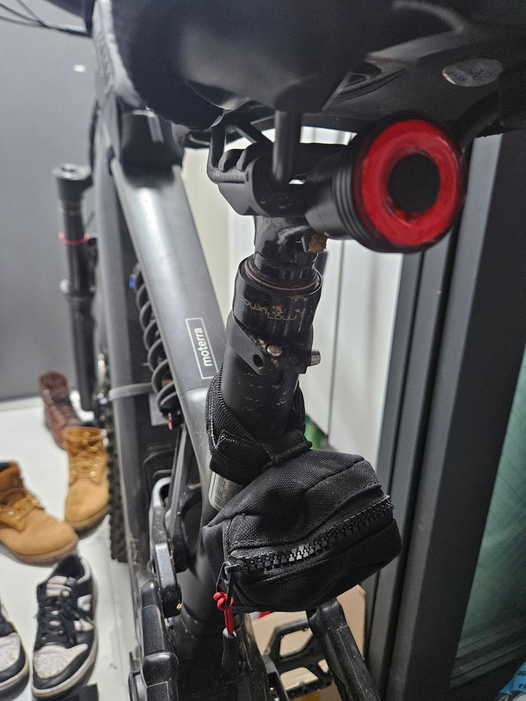 캐논데일 모테라 네오 카본 LT2 L 사이즈 블랙 팝니다 전기MTB 이미지