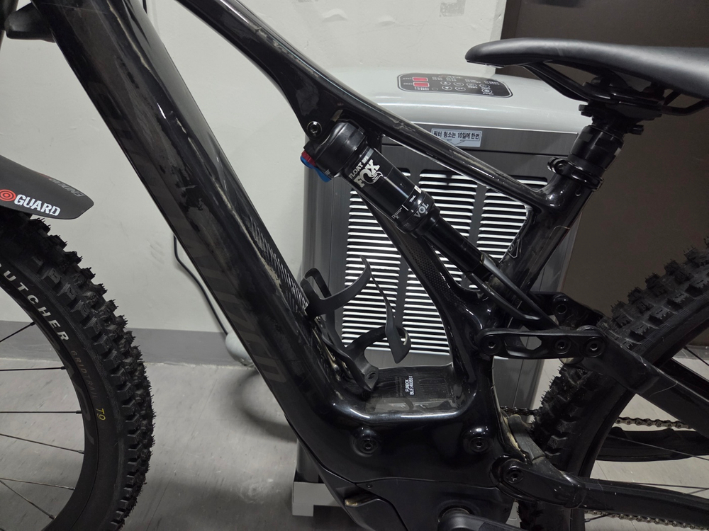 2020년식 Specialized Turbo Levo Expert Carbon 전기 산악자전거 이미지