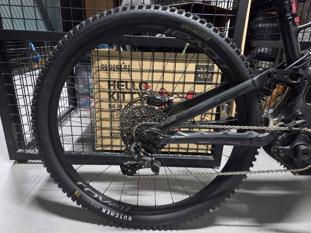 2020년식 Specialized Turbo Levo Expert Carbon 전기 산악자전거 이미지