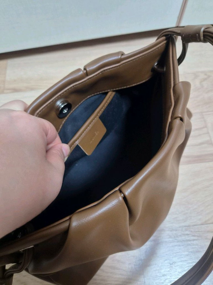 뮤니에 플리츠백 팝니다 이미지