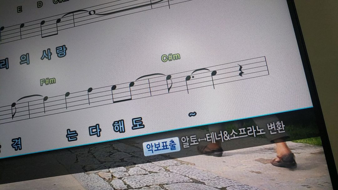 바로사용 최신곡 노래방 반주기와 무선마이크 이미지