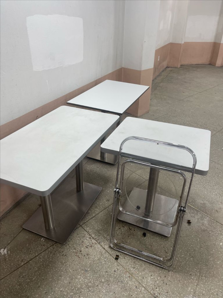 화이트톤 카페 테이블 팝니다. 이미지