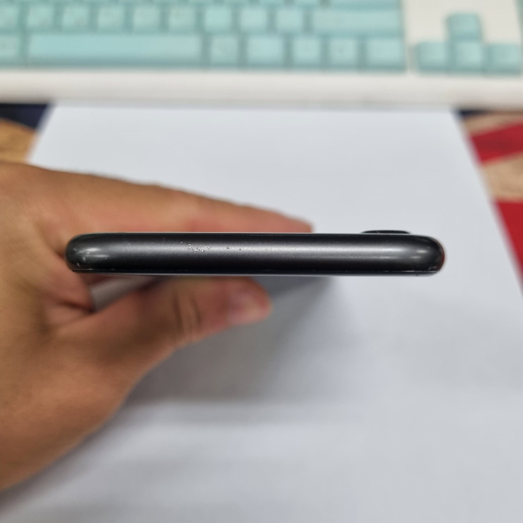 아이폰8 256GB 블랙 기능정상 중고폰 배터리92% 감성레트로 사진폰 073637 이미지