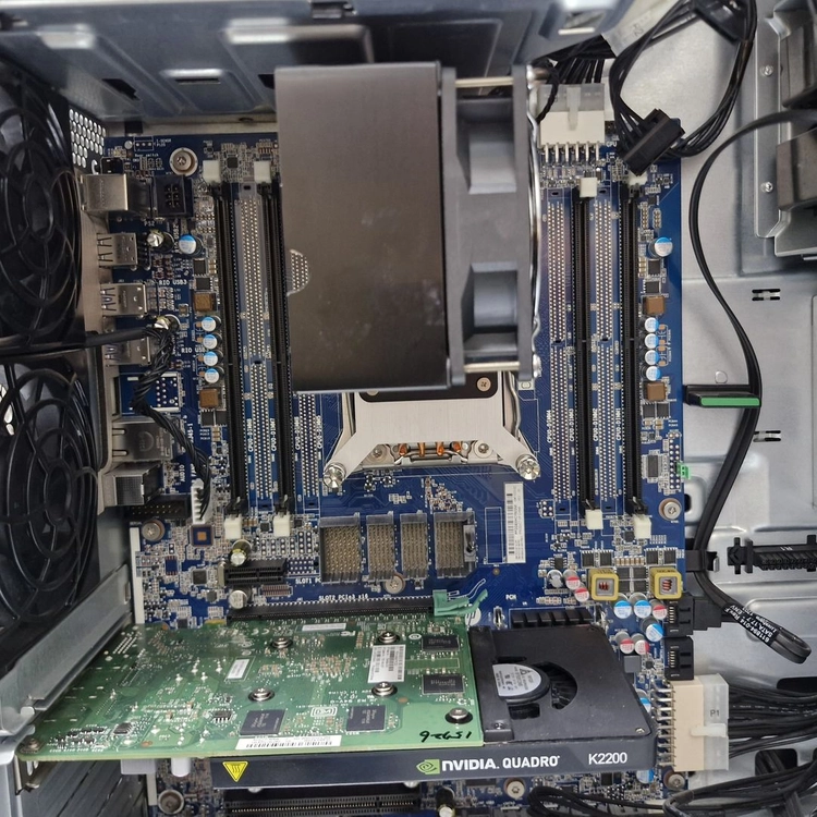 HP Z640 듀얼시피유 2x E5-2620V4 No RAM, No HDD 이미지