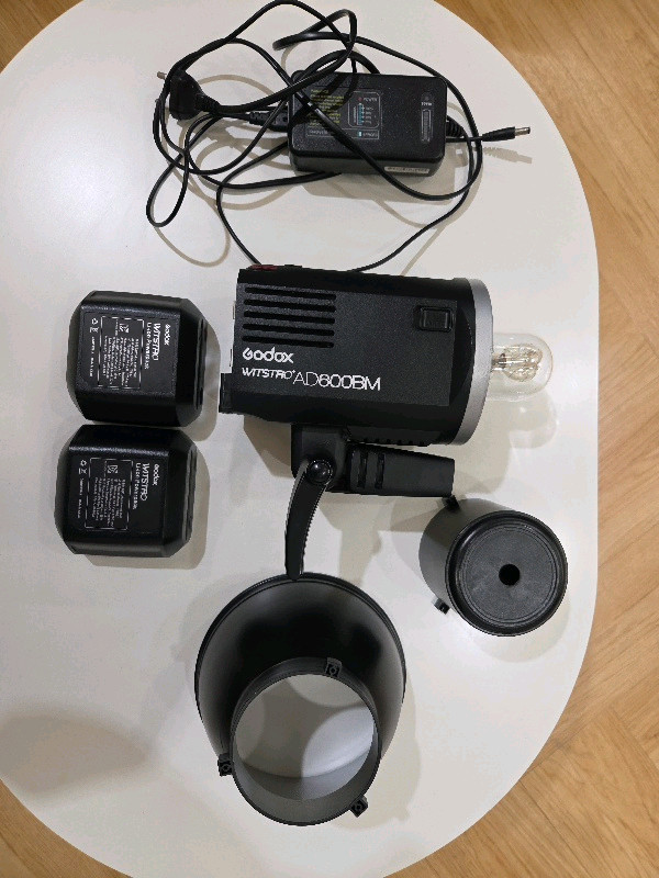 ad600bm 배터리 2개 가우포토 이미지