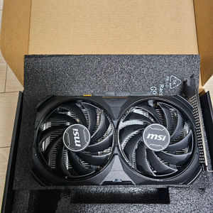 msi RTX 4060 그래픽카드 이미지