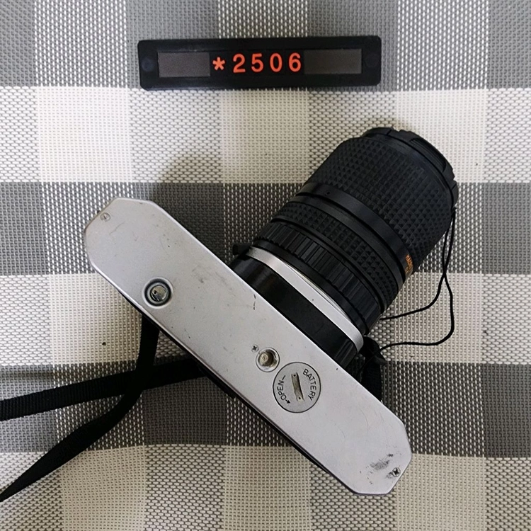 펜탁스 K-1000 필름카메라 35-70mm 줌렌즈 이미지