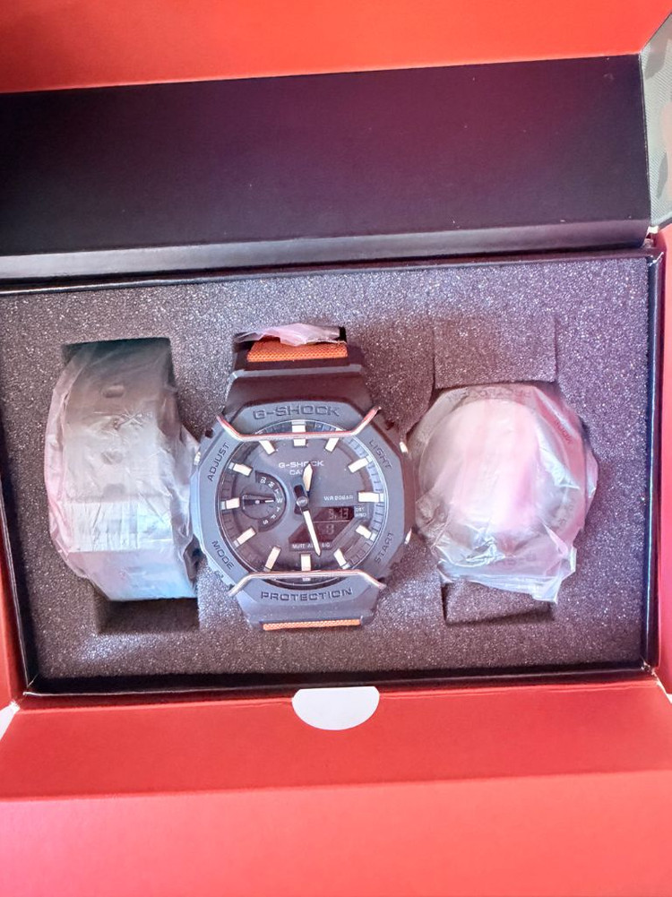 지샥 G-SHOCK GAE-2100WE 한정판 카본 코어 가드 시계 이미지